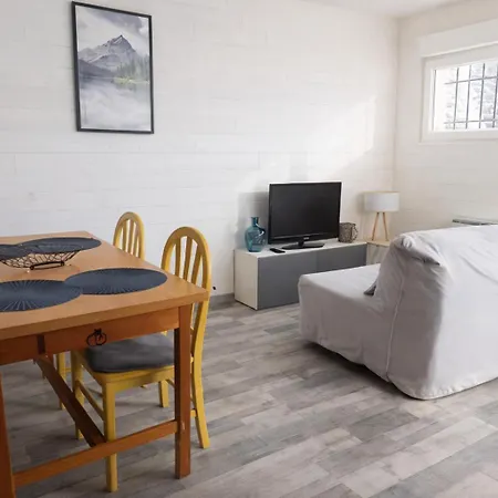 Cozy One-bedroom With Veranda And Parking * Font-Romeu-Odeillo-Via