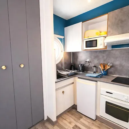 Cozy One-bedroom With Veranda And Parking