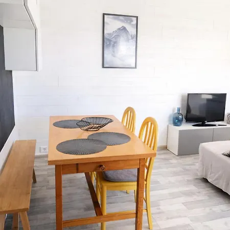 Cozy One-bedroom With Veranda And Parking * Font-Romeu-Odeillo-Via