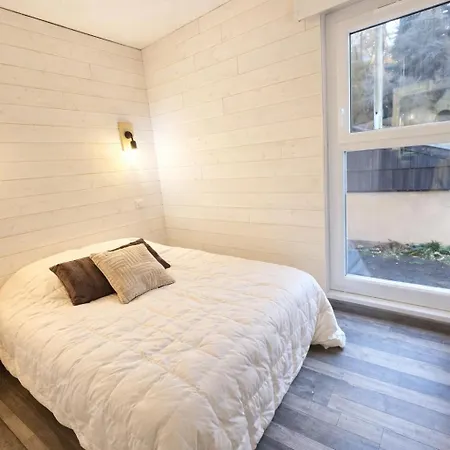 Appartement Cozy One-bedroom With Veranda And Parking
