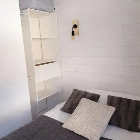 Cozy One-bedroom With Veranda And Parking *