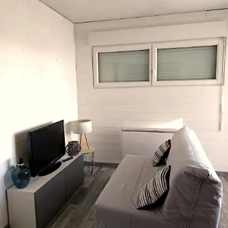 Cozy One-bedroom With Veranda And Parking * Font-Romeu-Odeillo-Via