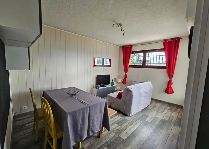 Lejlighed Cozy One-bedroom With Veranda And Parking