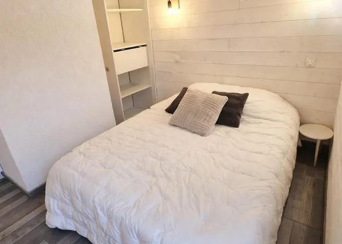 Cozy One-bedroom With Veranda And Parking Lejlighed