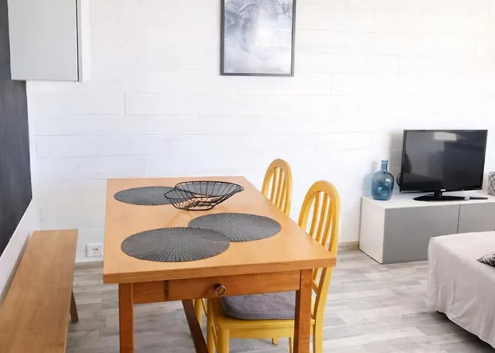 Cozy One-bedroom With Veranda And Parking * Font-Romeu-Odeillo-Via